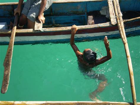 A collection of oddities that includes weird places, strange people, bizarre events, weird news, strange photos and other odd stuff from all around the world. Bajau people | Oddity Central - Collecting Oddities