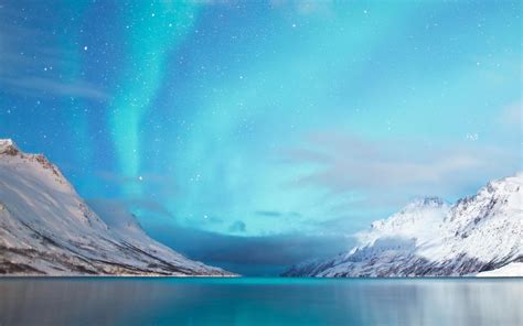 Aurora Boreal Sobre El Papel Tapiz De Desktop Hd Montañas De Nieve