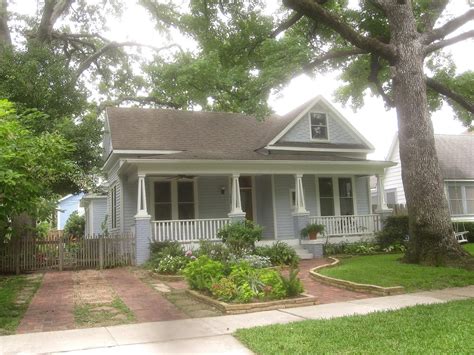 Check spelling or type a new query. BUNGALOW FRONT YARD GARDEN IDEAS | Home landscaping ...