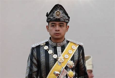 Finally, to my wife, tengku puteri nadiah tengku baharuddin shah, my father, atan mohamed, my mother. Patuh PKPB dalam menyambut hari raya - Tengku Hassanal ...