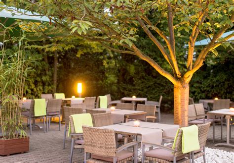 9 multifunctional conference rooms with daylight offer a creative space for up to 300 people. Park Inn by Radisson Hamburg Nord - COME TO HAMBURG