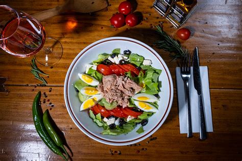 Ora scegli come presentare il tuo originale antipasto: INSALATA IL PADRINO con TONNO - Meniu IL PADRINO Baia Mare