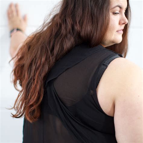 new zealand plus size fashion blogger meagan kerr wears lost and led astray dress and leggings