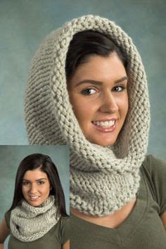 We will have to make a small piece that will form the other front part where the buttonhole will be located, for this, in the needle that we have available we will cast on 32 stitches and knit two rows in garter stitch. free pattern - cowl - super bulky - 2 sts = 1 inch - 16 ...