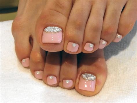 Centre your summer pedicure around the colour blue. 5 Cute Summer Toe Nail Designs & Ideas for Your Next ...