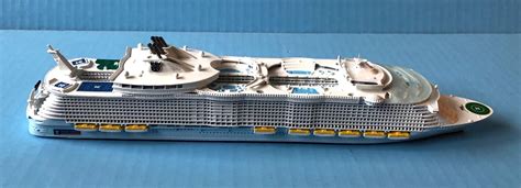 Oasis Of The Seas Royal Caribbean Cruise Ship Model In Scale 11250