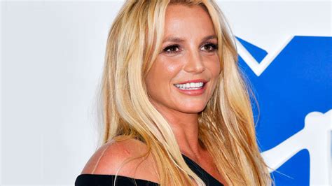 Самые новые твиты от britney spears (@britneyspears): Britney Spears' Most Iconic Outfits Are Now Being Sold On Ebay