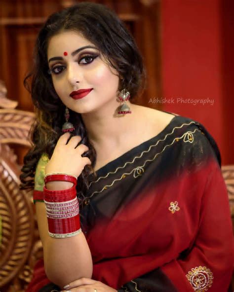 Hottest Internet Sensation Rupsa Saha Stunning Saree Image Collection