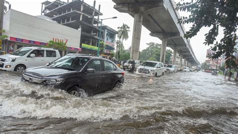 Kerala Rains Red Alert For 3 Districts 75 People Missing As Landslide