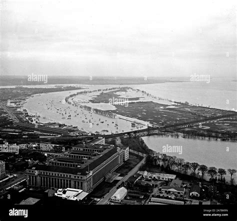 1930s Flooding Hi Res Stock Photography And Images Alamy