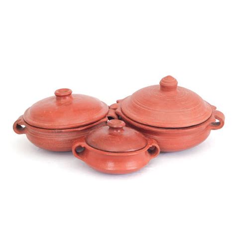 Clay cookware is made from 100% pure and natural materials, sculpted to perfection, and glazed if you put a little bit of oil on the bottom and sides of the pan, pot, etc., your food should not stick and. Clay Cooking Pot, क्ले पॉट - Desi Basics, Chennai | ID: 13684402497