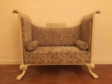 Its soft, textured natural cotton upholstery is neutral enough for almost any colour palette. Salotto Epoca Internacional Sofà vittoriano a Barletta ...