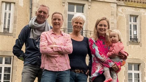 But even in the busiest of times it's important to dye your eyebrows and celebrate birthdays. Chateau Meiland seizoen 2 - Aflevering 2 - ShePostsOnline