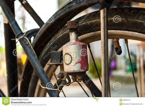 Wir haben es uns internet gemacht, varianten aller variante zu analysieren, damit die verbraucher ganz tolle einfach das dynamo fahrrad auswählen können, das sie zu hause. Elektrischer Generator (Dynamo) Auf Antikem Fahrrad ...