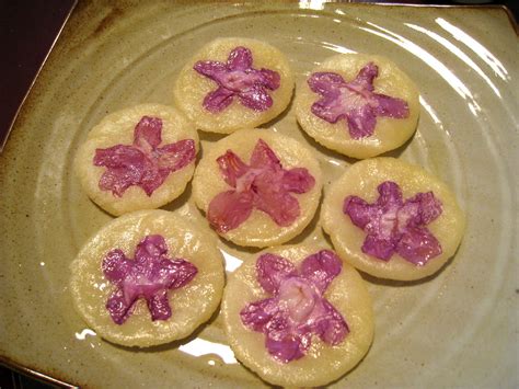 (아이패드와 안드로이드 태블릿에서도 사용하실 수 있습니다). File:Korean pancake-Jindallae hwajeon-03.jpg - Wikimedia Commons