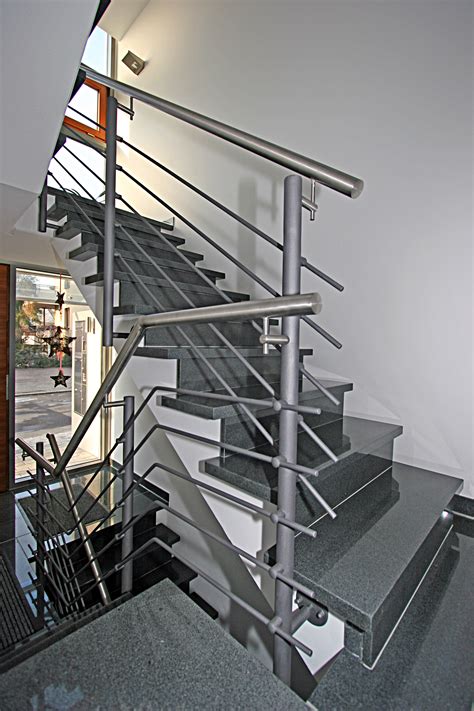 Wir planen auch ihr bad mit einer speziellen software und stellen es fotorealistisch mit den ausgesuchten fliesen dar. Fliesen Vöhringer - Treppen
