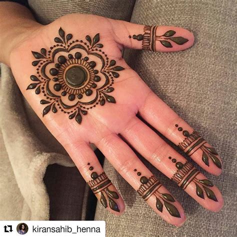 This tattoo, however, goes in the opposite direction and yet manages to not overdo it. #follow us @hennafamily #hennafamily #Repost @kiransahib ...