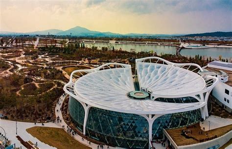 Read gardening tips and learn how to plan and care for a variety of gardens. Seoul Opens New Botanical Garden and Park | 10 Magazine Korea