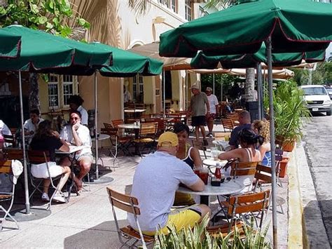 News cafe offers american eats and middle eastern fare in a quaint location in the art deco district of miami beach. News Cafe - South Beach ~ Miami Food Review