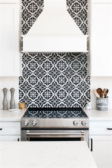 black and white patterned tile backsplash #homeremodeling | Kitchen