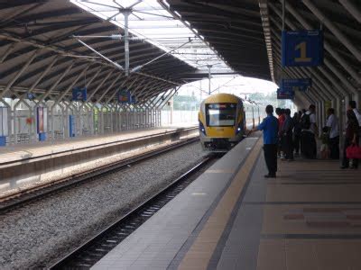 A note about the ets vs normal trains (the old intercity trains): Borneotip: KTM ETS Train