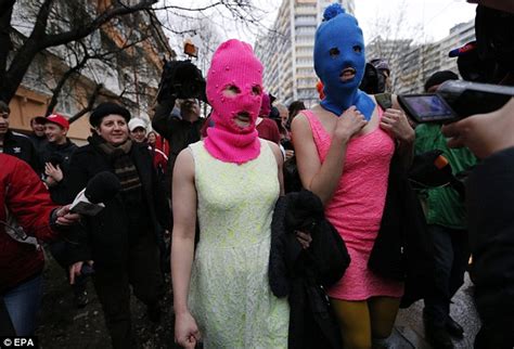 Pussy Riot Duo Detained In Sochi While Filming Anti Vladimir Putin Video Daily Mail Online
