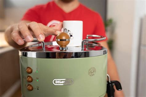 Wake up and grab your daily shot of caffeine straight off your kitchen counter with this best coffee machine from delonghi. Beste espresso machine test 2020 & prijsvergelijking