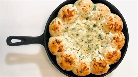 Cheesy Garlic Knots Kitchenquest