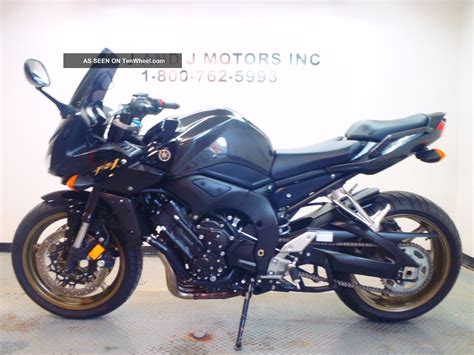 The yamaha fz6 fazer looks sharp, has a brilliant motor, excellent handling and offers huge versatility. 2009 Yamaha Fz - 1 Sportbike Um10090 Jb