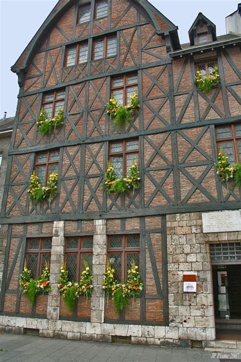Watch cnn streaming channels featuring anderson cooper, classic larry king interviews, and feature shows covering travel, culture and global news. La maison de Jeanne d'Arc photo - Jean-Paul PLUME photos ...