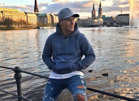 Discover top playlists and videos from your favorite artists on shazam! Leon Macheré dreht nach Pause jeden Tag ein Video! - STARZIP