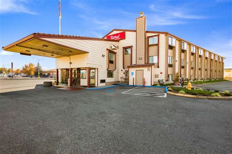 16 Best Verified Pet Friendly Hotels In Medford With Weight Limits