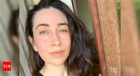 Karisma Kapoor Shows Off Her Age Defying Looks In Makeup Free Selfie