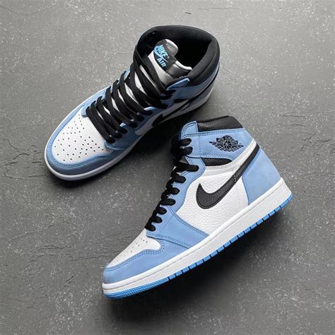 Also, the pair features unc blue on the overlays while constructed with nubuck. Air Jordan 1 University Blue 555088-134 Release Date - SBD