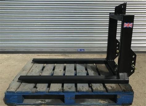 3 Point Linkage 1m Rear Mounted Pallet Forks 750kg Iron And Earth