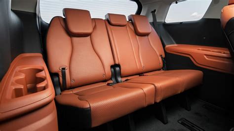 A Closer Look At The Kia Carnivals Folding Reclining Removable