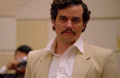 Série Narcos recria morte de Pablo Escobar em detalhes TV Foco