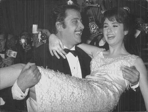 At the age of 16 she won the san remo music festival in 1964 singing non ho l'età (i'm not old enough). Gigliola Cinquetti, le sue foto più belle | People