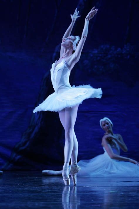 ballerina jenna johnson as the white swan odette in swan lake tim fuller ballet swanlake