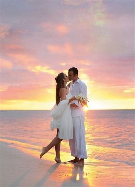 20 Stunning Romantic Sunset Wedding Photo Ideas Beach Wedding Photos