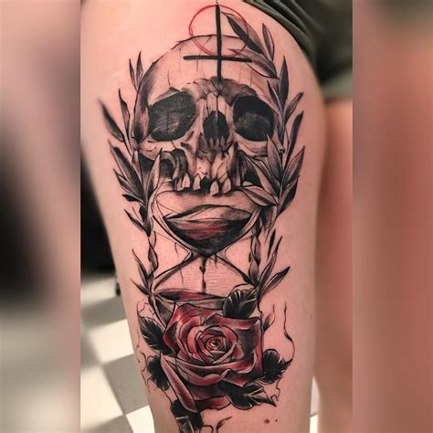 Hourglass tattoo on the shoulder makes a woman look captivating. Hourglass Tattoo 67 | Hourglass tattoo, Tattoos with ...