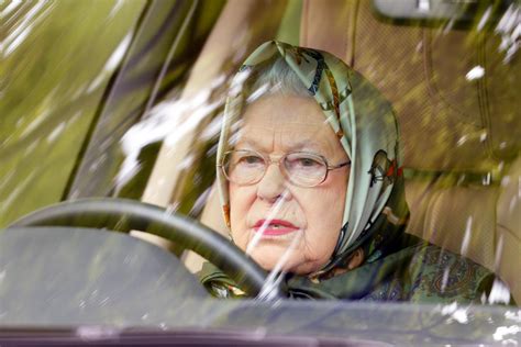 does queen elizabeth drive her majesty has no license