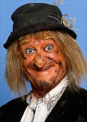 Talking scarecrow will be even greener in new series with an organic turnip head, an michael palin, zoe wanamaker and vicki pepperdine are also joining new cast. Worzel Gummidge - Do You Remember?