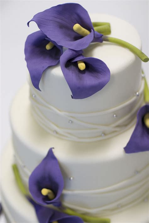 49 lily wedding cakes ranked in order of popularity and relevancy. Blue Lily Wedding Cake | For more cakes, visit www ...