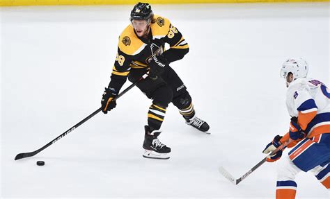 David Pastrnak Records Hat Trick Six Points In Bruins Win Acm Sigai