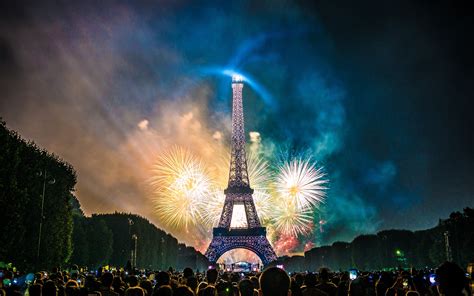 14 juillet, fête nationale française, commémoration de la fête de la fédération, le 14 juillet 1790 qui célébrait la prise de la bastille l'année précédente. La Fête nationale pour célébrer la Révolution Française