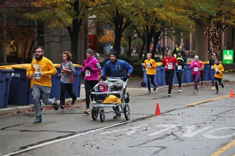 see photos search results from 2016 grand rapids turkey trot 5k