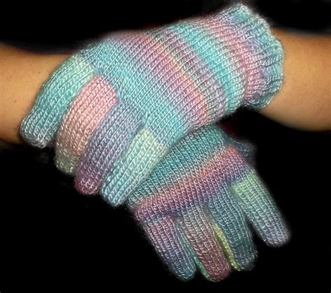 How To Loom Knit Gloves Fine Gauge Loom Knitting Projects Knitting
