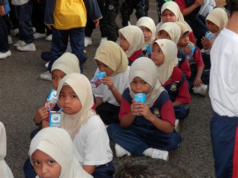 Di malaysia hari ini… program susu 1malaysia telah dimulakan pada awal 2011 persediaan bekalan bekalan produk yang selamat dan berkualiti bertanggungjawab dalam rantaian (kawalan & rekod) memastikan pengstoran bekalan dalam keadaan bersih dan selamat memastikan bekalan diagihkan. SEKOLAH KEBANGSAAN SERI DUYONG,MELAKA: PROGRAM SUSU ...