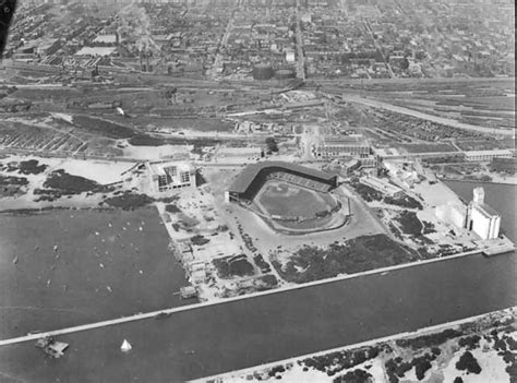 Maple leaf stadium was a baseball stadium in toronto built in 1926 by lol solman for his toronto maple leafs baseball team of the international league on the site of a stadium that had been built in 1907. Maple Leaf Stadium - Toronto Ontario - Former Toronto ...